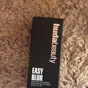 HUDA BEAUTY Easy Blur Foundation - Truffle Cake 580N